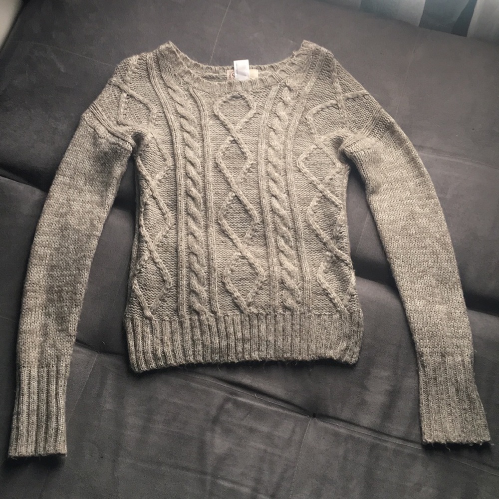 Kohl’s grey detailed sweater